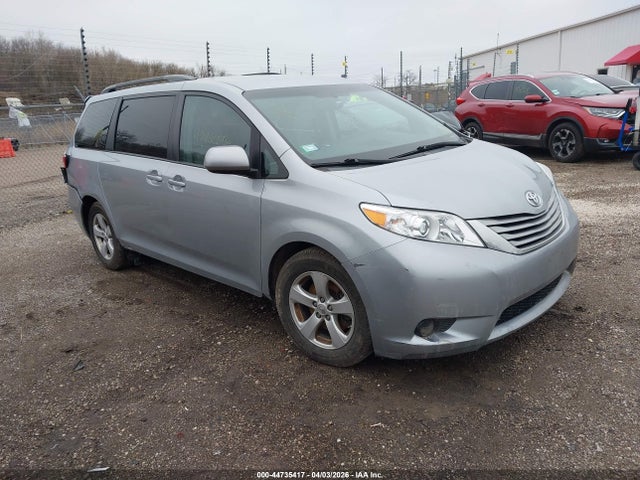 Salvage Toyota Sienna Image