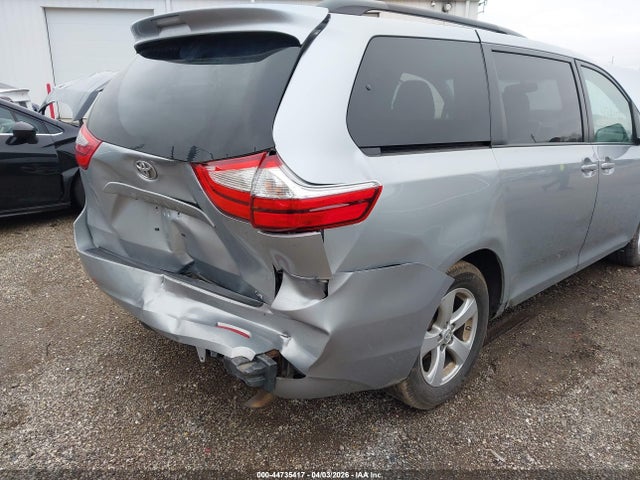 Toyota Sienna Le 8 Passenger