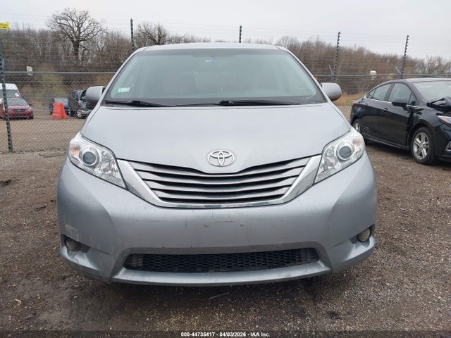 Toyota Sienna Le 8 Passenger