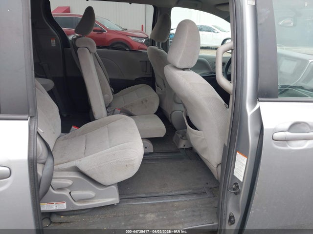Toyota Sienna Le 8 Passenger