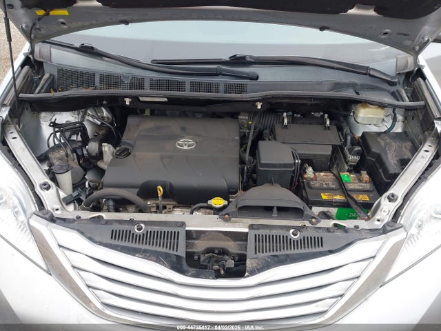 Toyota Sienna Le 8 Passenger
