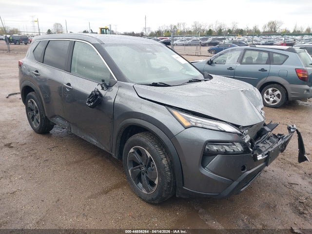 Salvage Nissan Rogue Image
