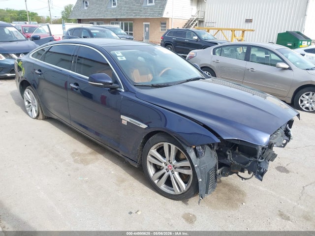 Salvage Jaguar XJ Image