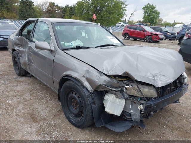 Salvage Toyota Camry Image