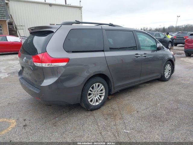 Toyota Sienna Xle V6 8 Passenger