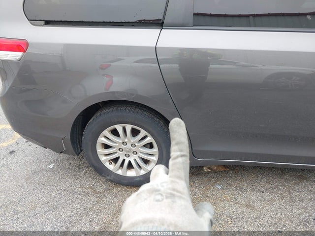 Toyota Sienna Xle V6 8 Passenger