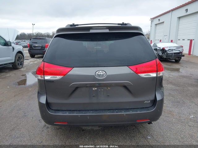 Toyota Sienna Xle V6 8 Passenger