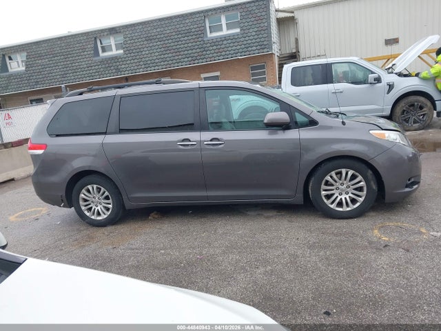 Toyota Sienna Xle V6 8 Passenger