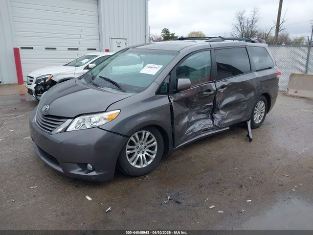 Toyota Sienna Xle V6 8 Passenger