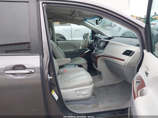 Toyota Sienna Xle V6 8 Passenger