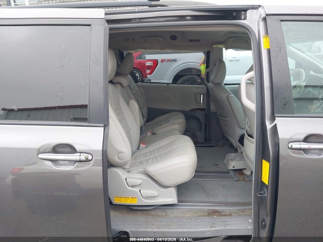 Toyota Sienna Xle V6 8 Passenger