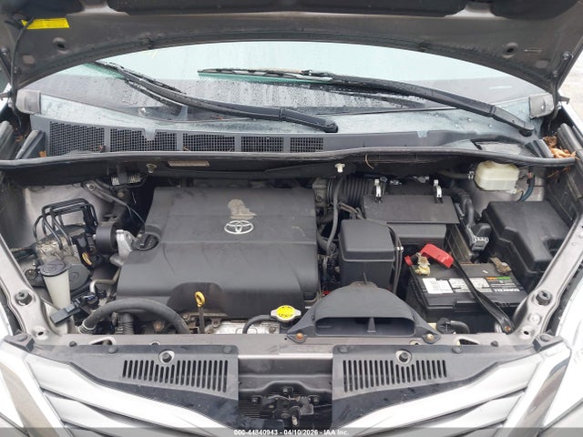 Toyota Sienna Xle V6 8 Passenger
