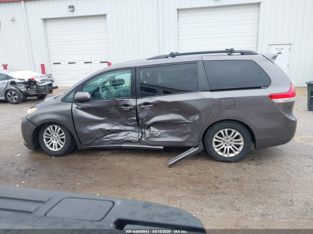 Toyota Sienna Xle V6 8 Passenger