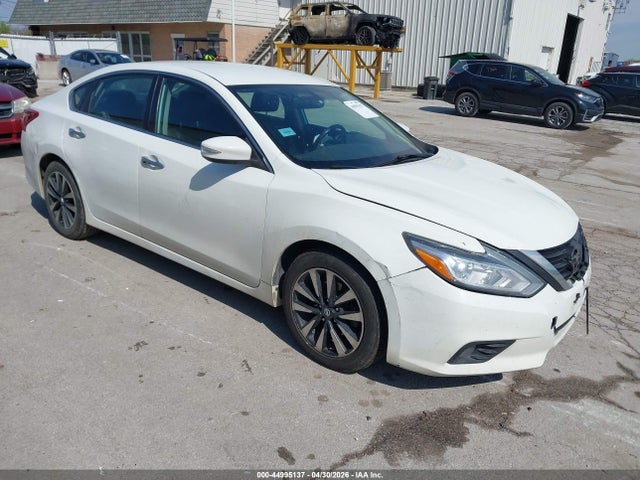 Salvage Nissan Altima Image