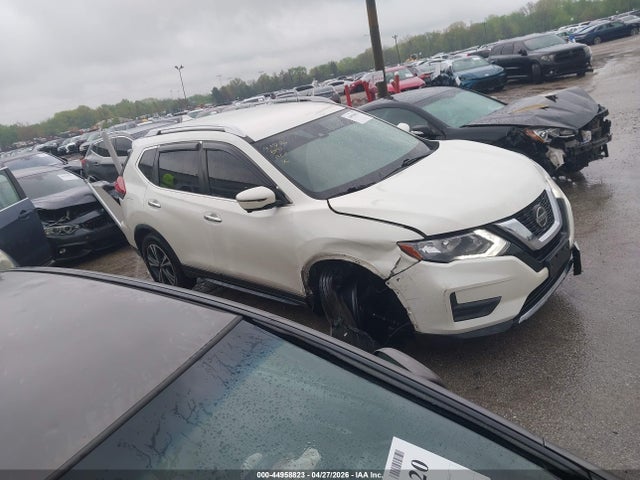 Salvage Nissan Rogue Image