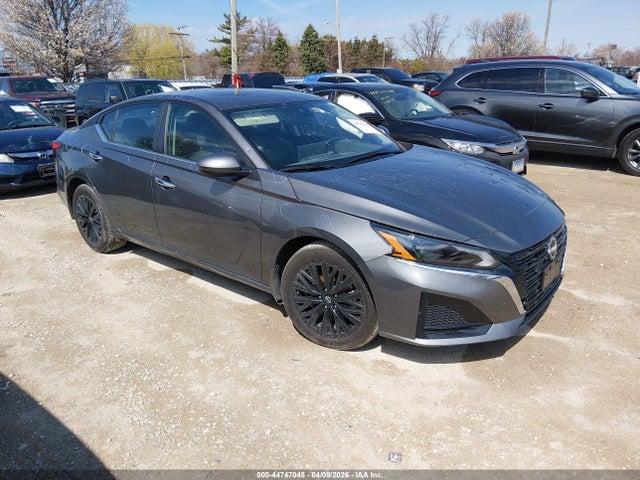 Salvage Nissan Altima Image