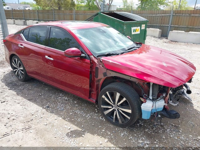 Salvage Nissan Altima Image