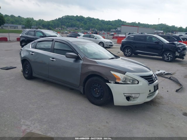 Salvage Nissan Altima Image