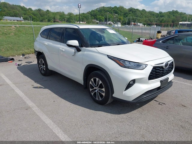 Salvage Toyota Highlander Image