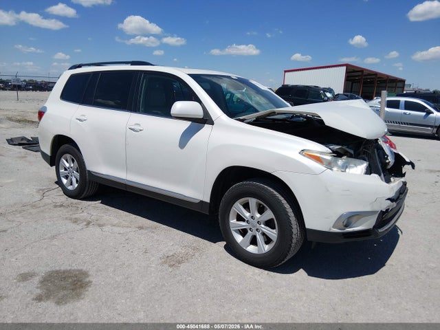 Salvage Toyota Highlander Image