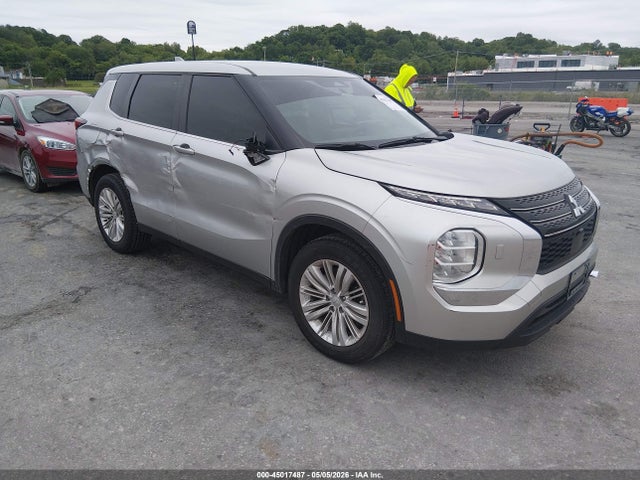 Salvage Mitsubishi Outlander Image