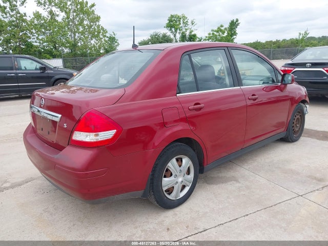 Nissan Versa 1.8s