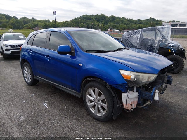 Salvage Mitsubishi Outlander Image