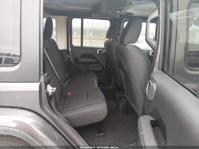 Jeep Wrangler Sahara 4x4