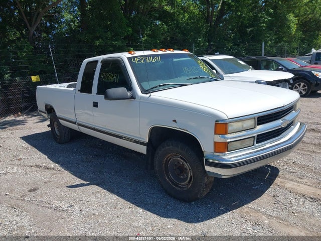 Salvage Chevrolet C2500 Image
