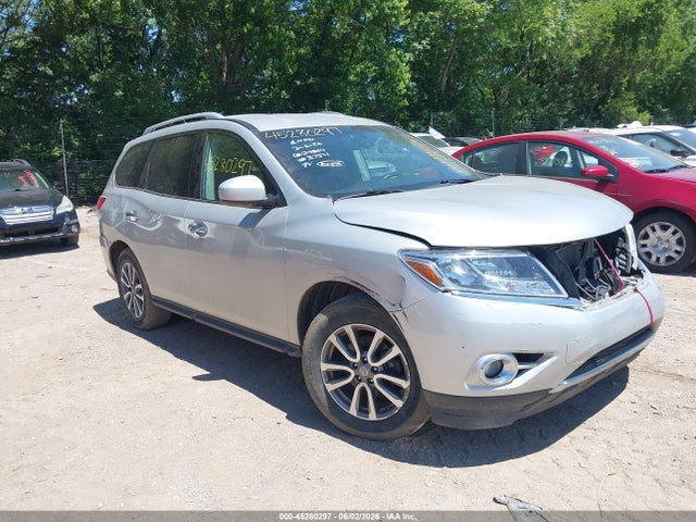 Salvage Nissan Pathfinder Image