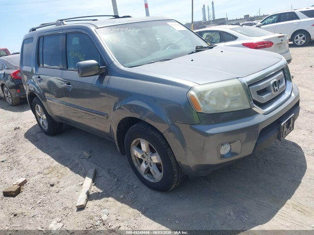 Salvage Honda Pilot Image