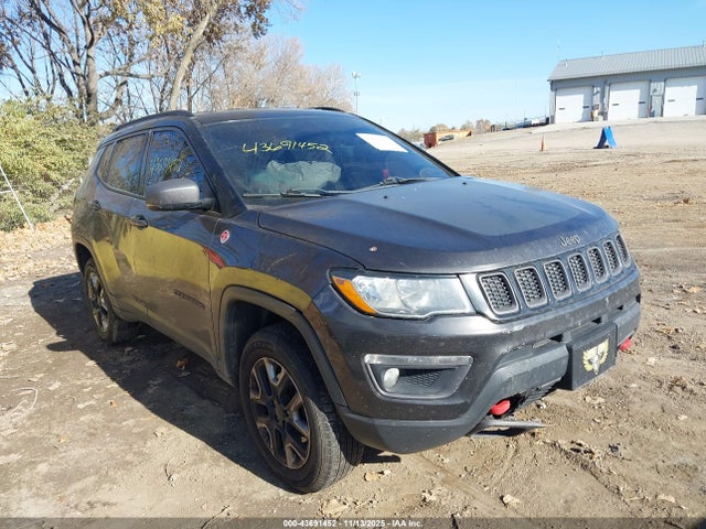 Salvage Jeep Compass Image