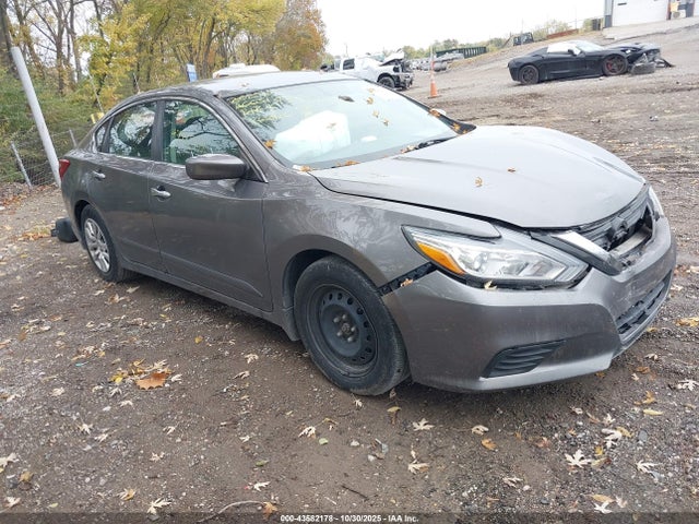 Salvage Nissan Altima Image