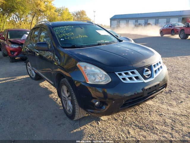 Salvage Nissan Rogue Image