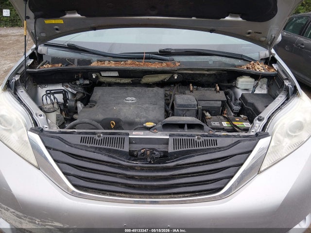 Toyota Sienna Le V6 8 Passenger