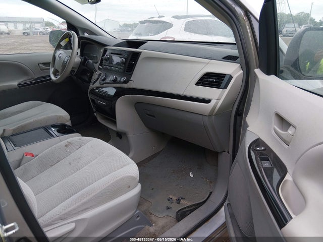 Toyota Sienna Le V6 8 Passenger