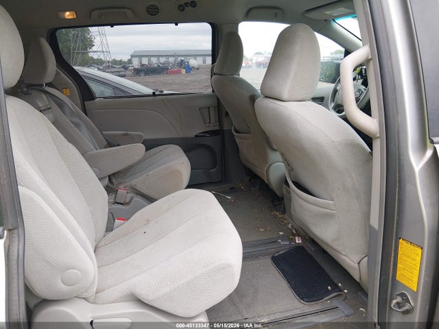 Toyota Sienna Le V6 8 Passenger