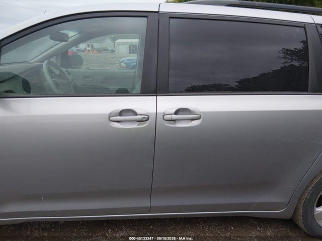 Toyota Sienna Le V6 8 Passenger