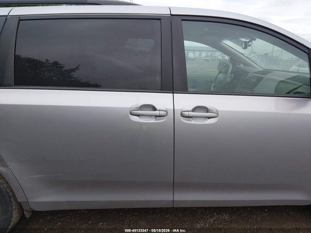 Toyota Sienna Le V6 8 Passenger