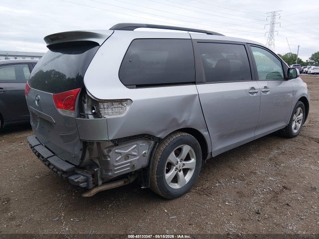 Toyota Sienna Le V6 8 Passenger