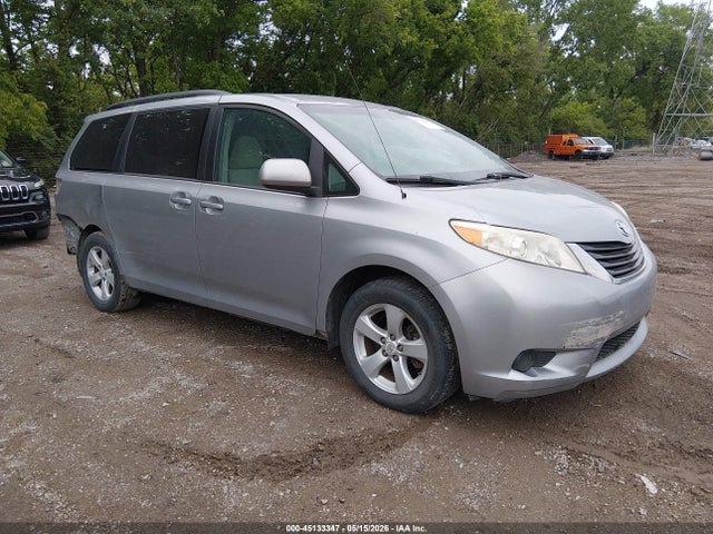 Salvage Toyota Sienna Image