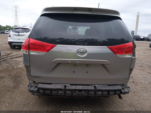 Toyota Sienna Le V6 8 Passenger