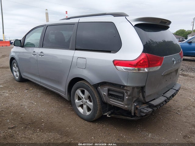 Toyota Sienna Le V6 8 Passenger
