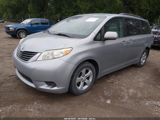 Toyota Sienna Le V6 8 Passenger