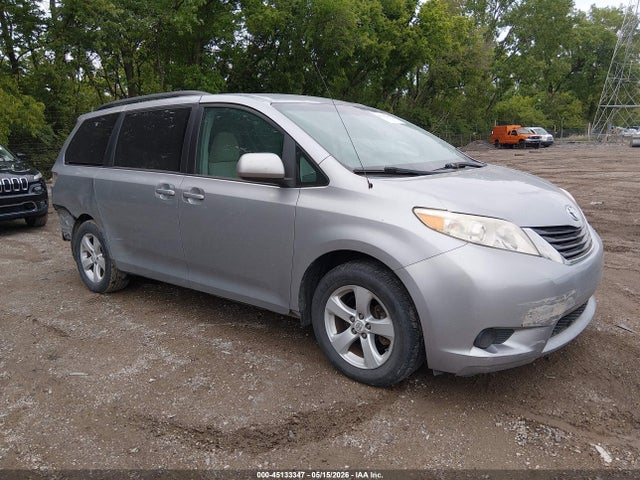 Toyota Sienna Le V6 8 Passenger
