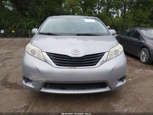 Toyota Sienna Le V6 8 Passenger