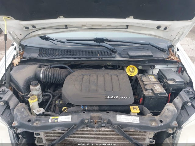 Chrysler Town & Country Touring-l