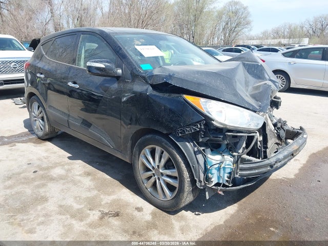 Salvage Hyundai TUCSON Image