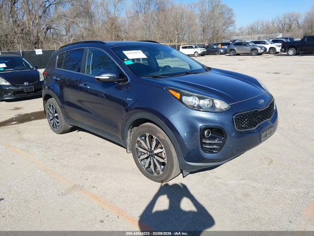 Salvage Kia Sportage Image