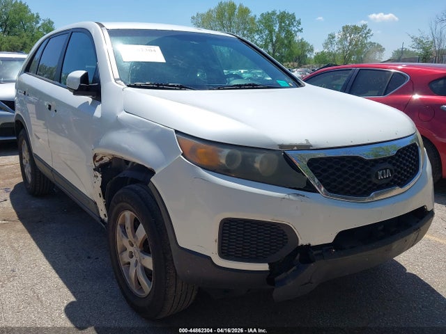Salvage Kia Sorento Image